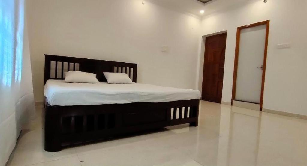 La Bay Luxury Beach Bungalow بونديتْشيري المظهر الخارجي الصورة